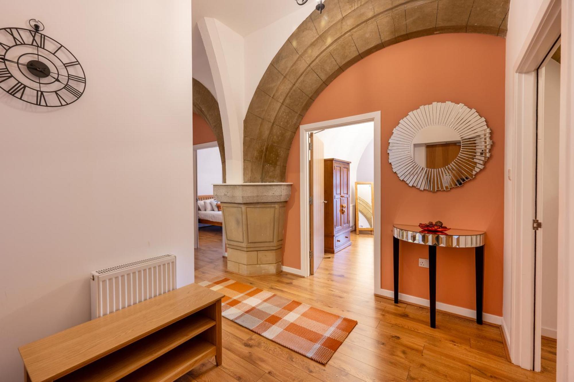 פורט אוגוסטוס Abbey Church Upper North Aisle Luxury Self Catering 2 Bedroom Apartments מראה חיצוני תמונה
