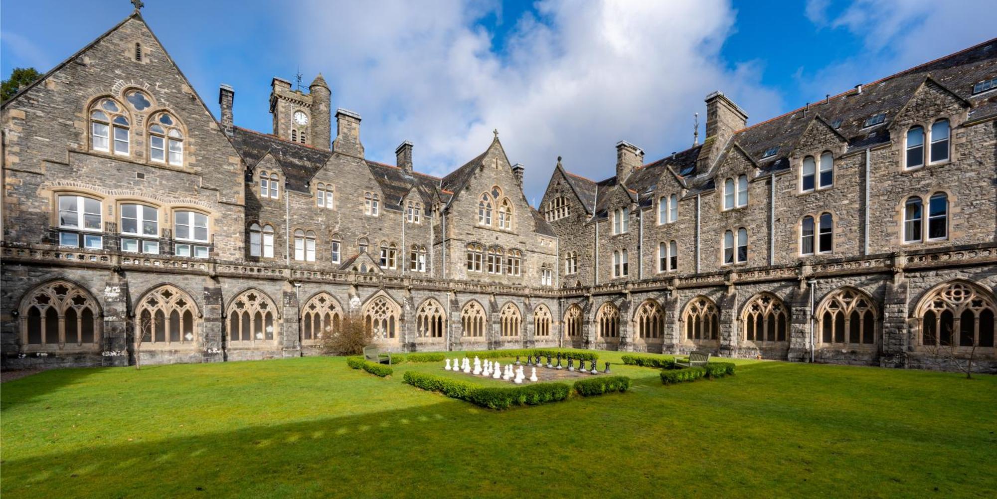 פורט אוגוסטוס Abbey Church Upper North Aisle Luxury Self Catering 2 Bedroom Apartments מראה חיצוני תמונה