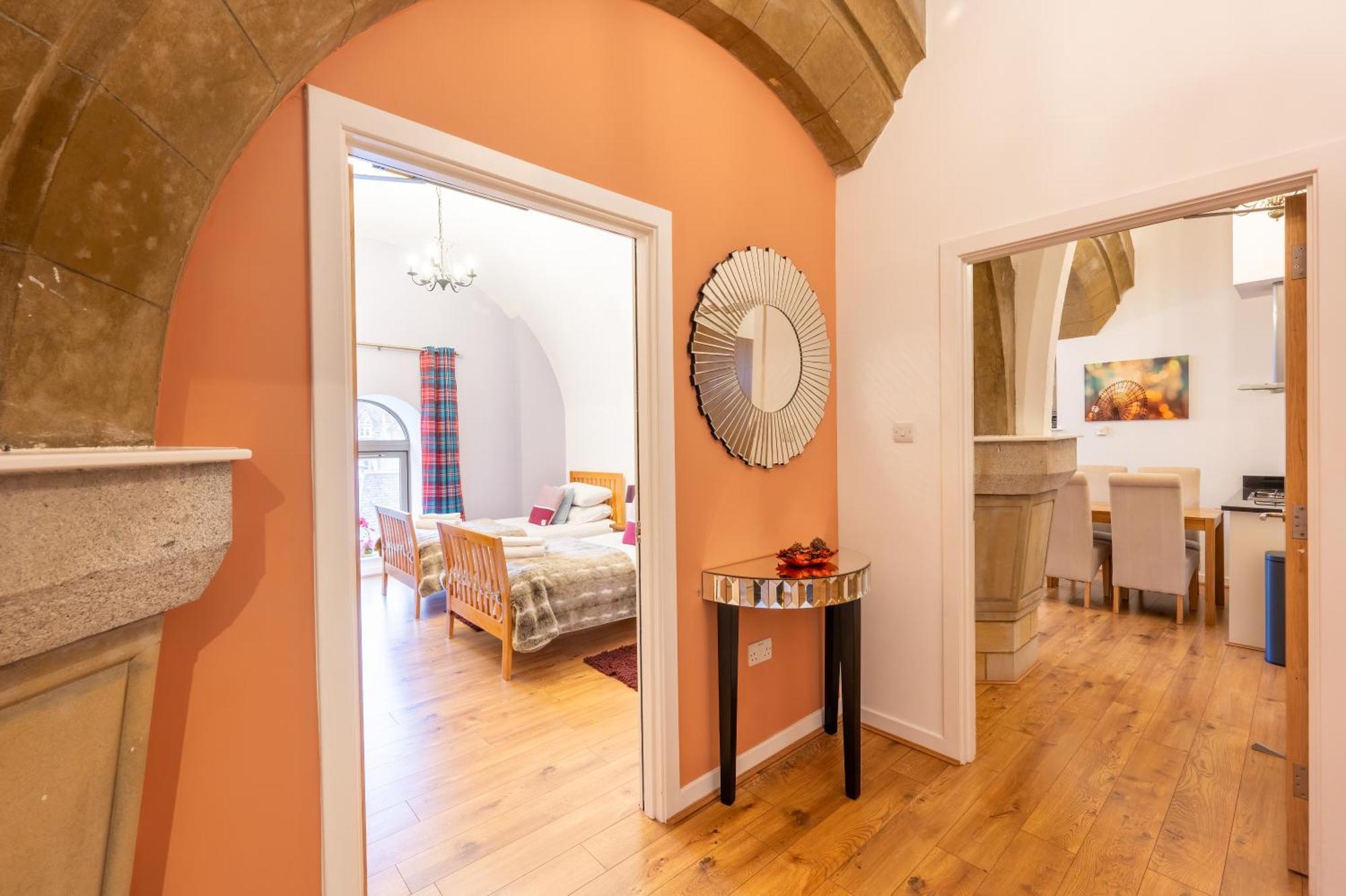 פורט אוגוסטוס Abbey Church Upper North Aisle Luxury Self Catering 2 Bedroom Apartments מראה חיצוני תמונה