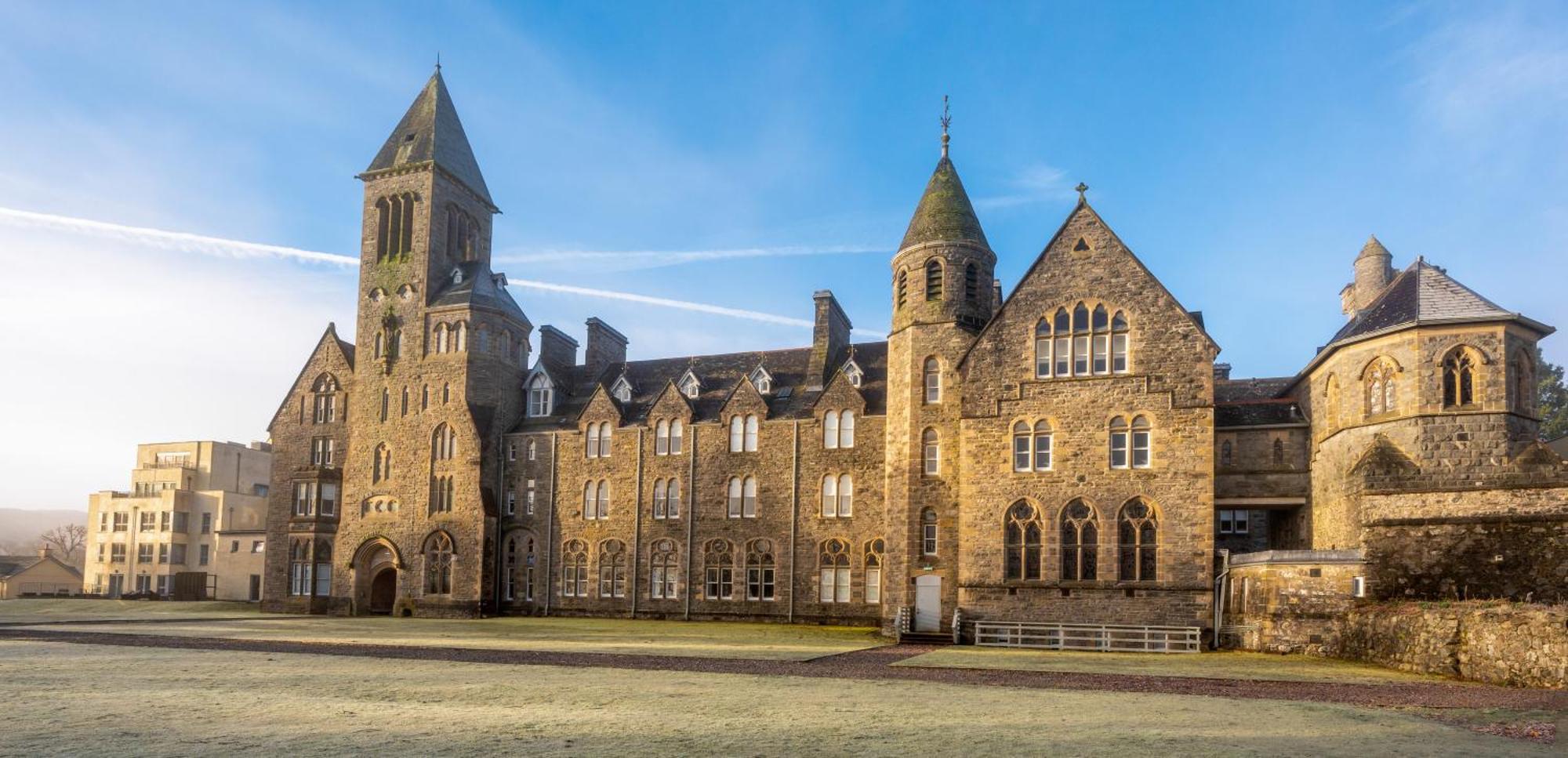פורט אוגוסטוס Abbey Church Upper North Aisle Luxury Self Catering 2 Bedroom Apartments מראה חיצוני תמונה